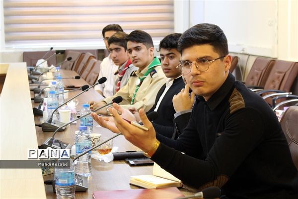 نشست تشکل‌های دانش‌آموزی با مدیرکل آموزش و پرورش استان البرز