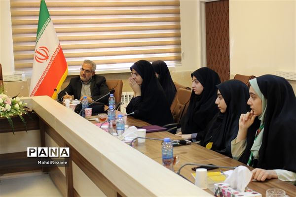 نشست تشکل‌های دانش‌آموزی با مدیرکل آموزش و پرورش استان البرز