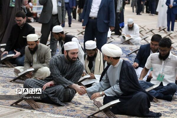 تجدید میثاق شرکت کنندگان مسابقات بین المللی قرآن کریم با آرمان های امام خمینی (ره)