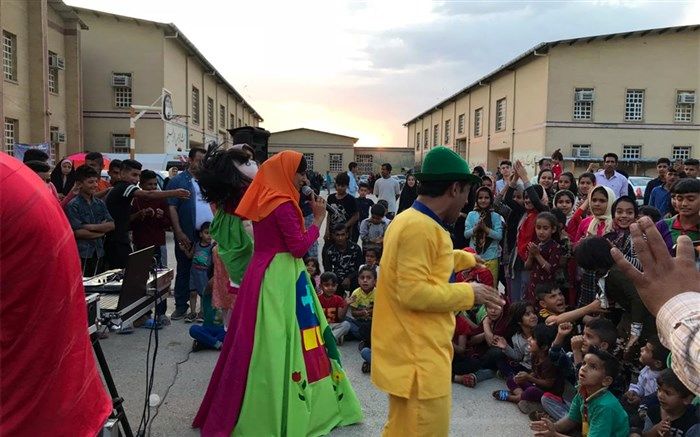 هنرمندان  اداره فرهنگ وارشاد اسلامی شهرستان امیدیه به مناطق سیل زده خوزستان  اعزام شدند