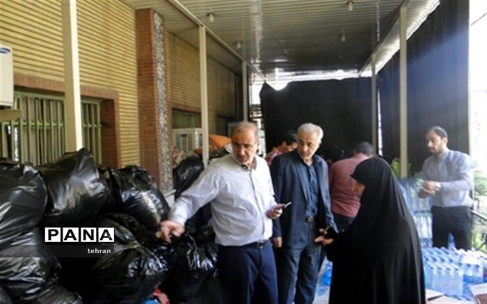 بازدید مدیر منطقه 14 ، از محل جمع آوری کمک های مردمی مدارس منطقه14