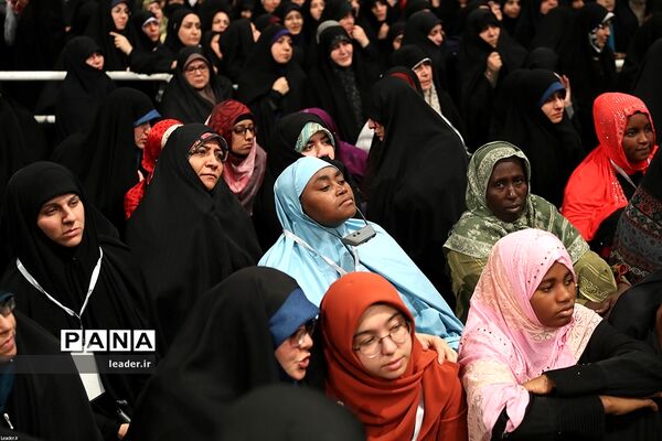 دیدار شرکت کنندگان در مسابقات بین‌المللی قرآن با رهبر انقلاب