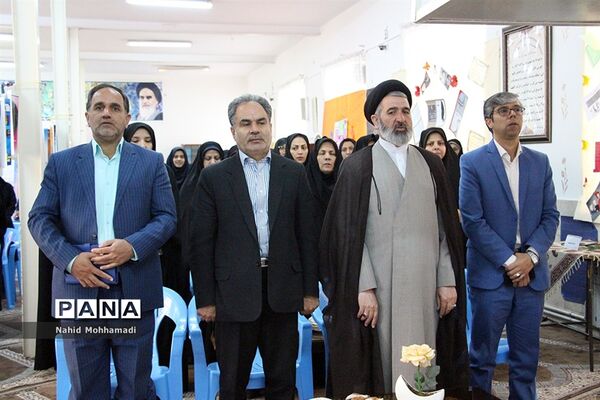 نمایشگاه عفاف و حجاب در دبیرستان نمونه تقوی شهرستان بیرجند