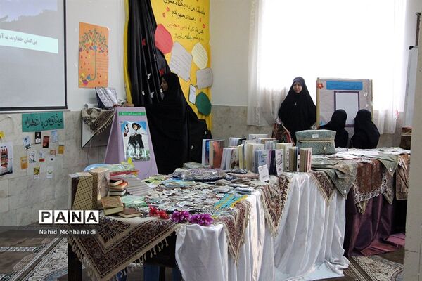 نمایشگاه عفاف و حجاب در دبیرستان نمونه تقوی شهرستان بیرجند