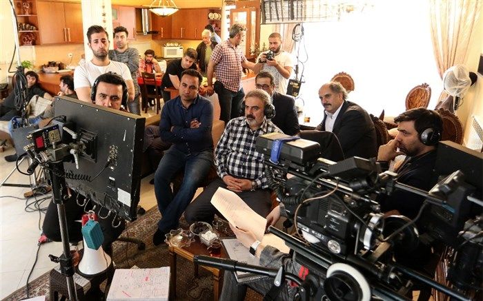 بازدید مدیر شبکه دو سیما از پشت صحنه سریال «دل دار»