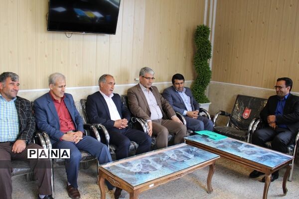 دیدار رئیس سازمان دانش‌آموزی کهگیلویه و بویراحمد با مدیر‌کل و معاونان آموزش و پرورش به مناسبت سال جدید