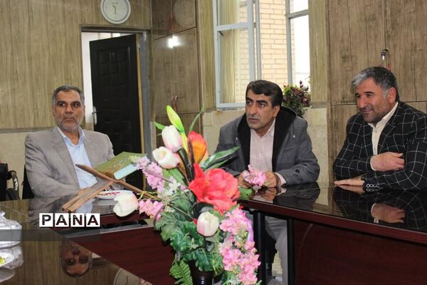 دیدار رئیس سازمان دانش‌آموزی کهگیلویه و بویراحمد با مدیر‌کل و معاونان آموزش و پرورش به مناسبت سال جدید