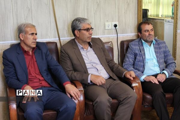 دیدار رئیس سازمان دانش‌آموزی کهگیلویه و بویراحمد با مدیر‌کل و معاونان آموزش و پرورش به مناسبت سال جدید