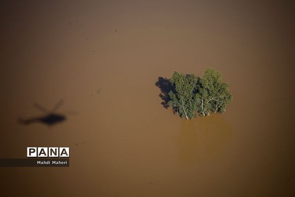 بازدید وزیر آموزش و پرورش از مناطق سیل‌زده استان خوزستان