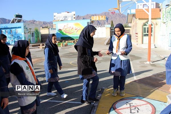 آغاز توزیع سی هزارپاکت‌ دریافت کمک‌های نقدی اولیا و دانش‌آموزان استان خراسان جنوبی به سیل‌زدگان