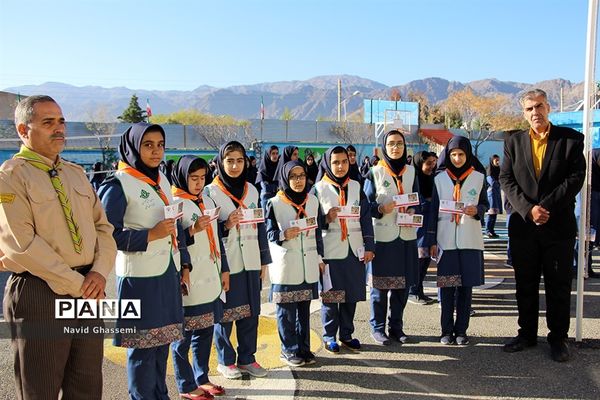 آغاز توزیع سی هزارپاکت‌ دریافت کمک‌های نقدی اولیا و دانش‌آموزان استان خراسان جنوبی به سیل‌زدگان