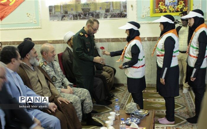 گرامیداشت روز پاسدار توسط دانش آموزان پیشتاز استان کردستان