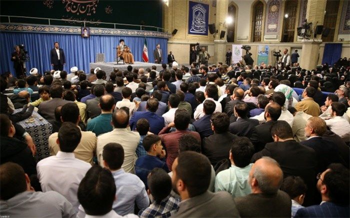 رهبر انقلاب: گربه‌رقصانی  علیه سپاه به جایی نخواهد رسید