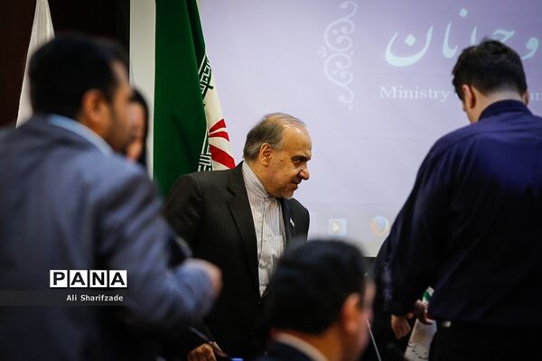 مراسم رونمایی از طرح های اشتغال زایی جوانان