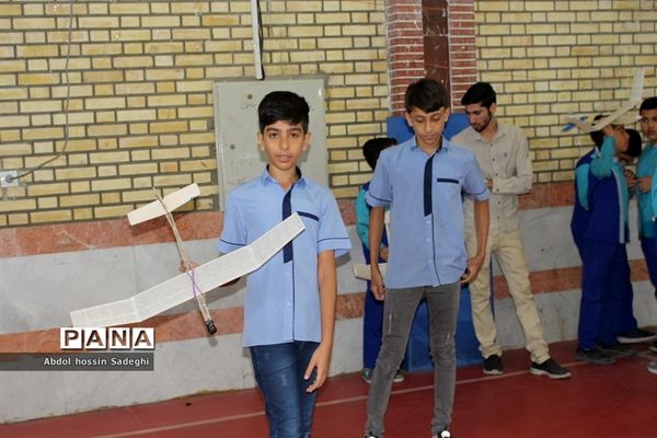 مسابقات گلایدر دانش‌آموزان پسر شهرستان بوشهر