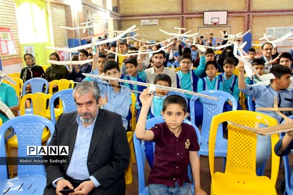 مسابقات گلایدر دانش‌آموزان پسر شهرستان بوشهر