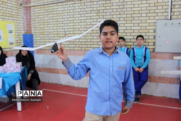 مسابقات گلایدر دانش‌آموزان پسر شهرستان بوشهر