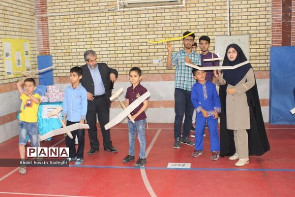 مسابقات گلایدر دانش‌آموزان پسر شهرستان بوشهر
