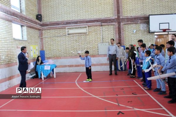 مسابقات گلایدر دانش‌آموزان پسر شهرستان بوشهر