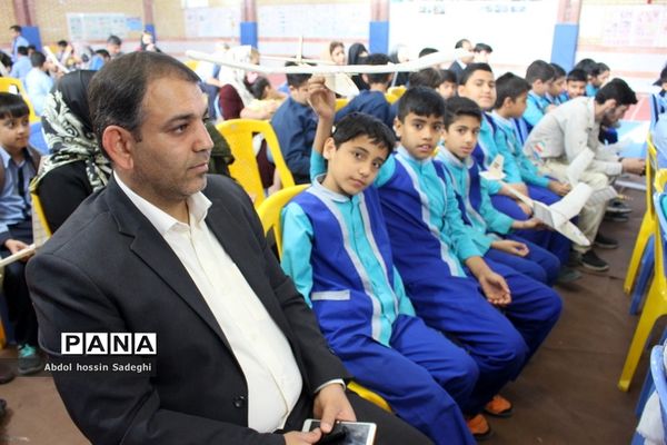 مسابقات گلایدر دانش‌آموزان پسر شهرستان بوشهر