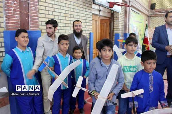 مسابقات گلایدر دانش‌آموزان پسر شهرستان بوشهر