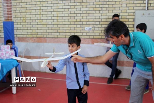 مسابقات گلایدر دانش‌آموزان پسر شهرستان بوشهر