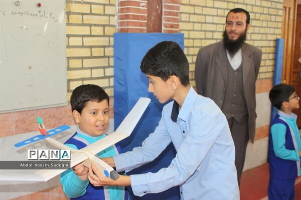 مسابقات گلایدر دانش‌آموزان پسر شهرستان بوشهر