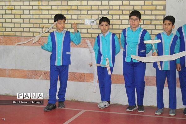 مسابقات گلایدر دانش‌آموزان پسر شهرستان بوشهر