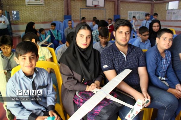 مسابقات گلایدر دانش‌آموزان پسر شهرستان بوشهر