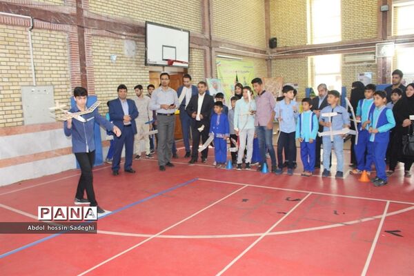 مسابقات گلایدر دانش‌آموزان پسر شهرستان بوشهر