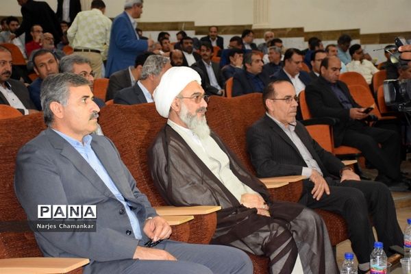 همایش تجلیل از طلایه‌داران تربیت در بوشهر-1