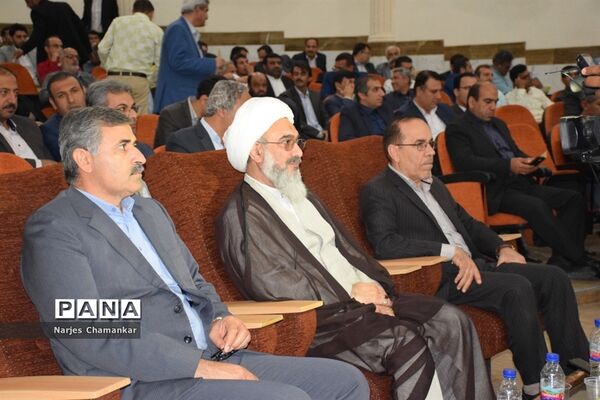 همایش تجلیل از طلایه‌داران تربیت در بوشهر-1