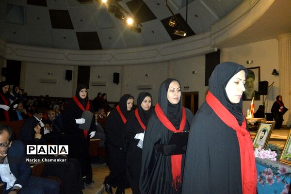 همایش تجلیل از طلایه‌داران تربیت در بوشهر-1
