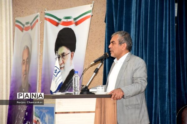 همایش تجلیل از طلایه‌داران تربیت در بوشهر-2
