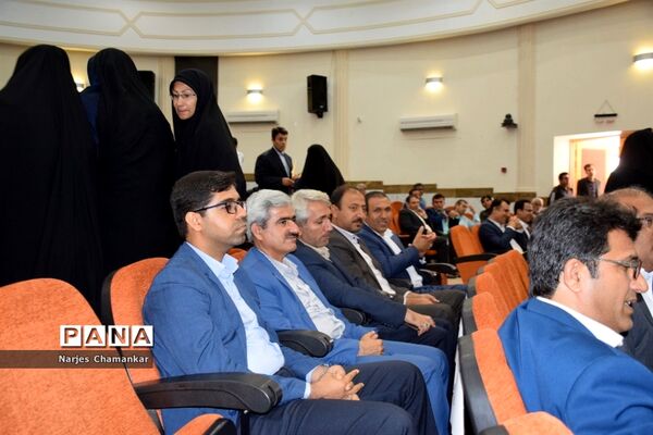 همایش تجلیل از طلایه‌داران تربیت در بوشهر-2