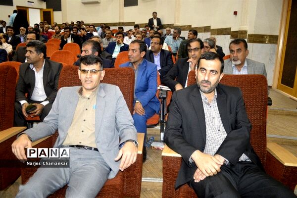همایش تجلیل از طلایه‌داران تربیت در بوشهر-2