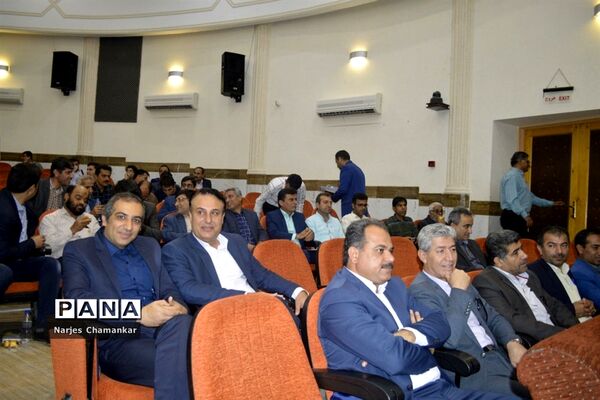 همایش تجلیل از طلایه‌داران تربیت در بوشهر-2