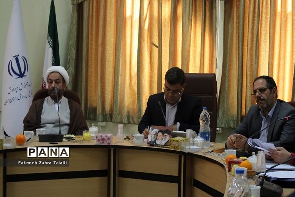 سومین جلسه شورای مرکزی انجمن اولیا و مربیان استان سمنان