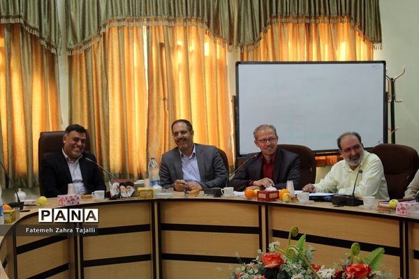 سومین جلسه شورای مرکزی انجمن اولیا و مربیان استان سمنان