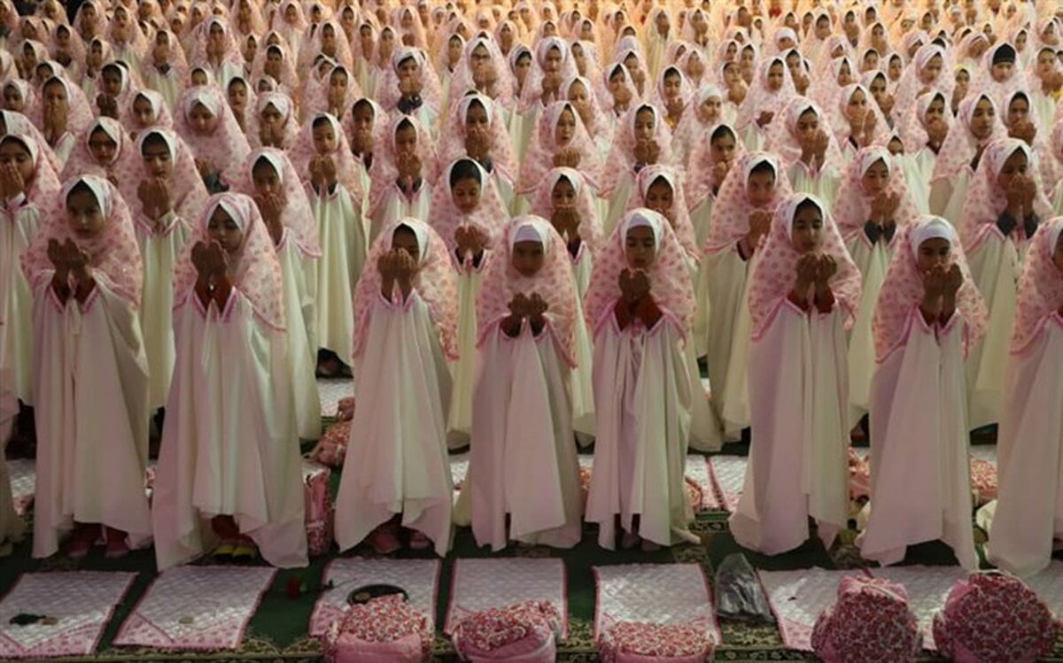 جشن عبادت بیش از 800دانش آموز دختر شهرستان کوار برگزار شد