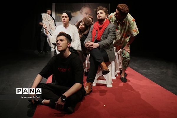 اجرای تئاتر «شهرت»