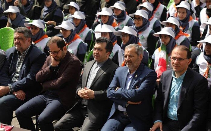 «سیل مهربانی همکلاسی‌ها» همزمان در مدارس سراسر کشور برگزار شد