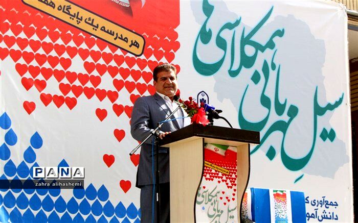 12کامیون سیل مهربانی دانش آموزی از شهر تهران راهی خوزستان شد