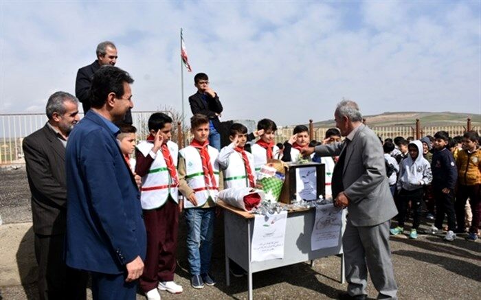 سیل مهربانی همکلاسی ها در تمامی مدارس شهرستان دیواندره جاری شد