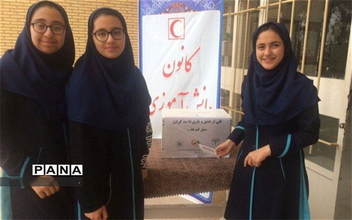 نوجوانان سالم یزد سیلی از جنس مهربانی آفریدند