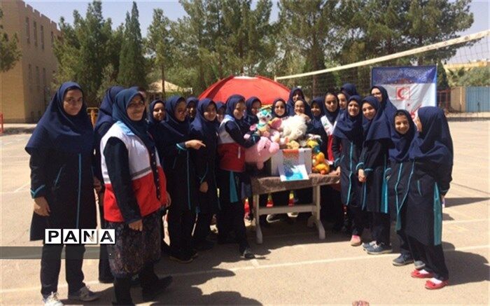 پویش سیل مهربانی همکلاسی ها در دبیرستان فرزانگان دوره اول