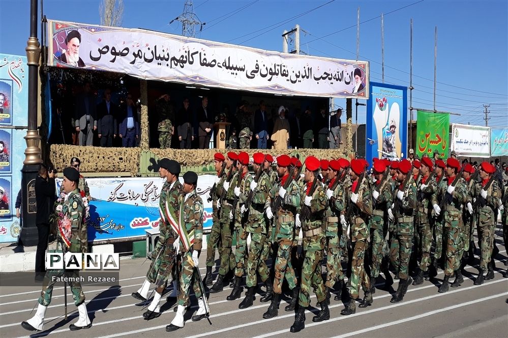 رژه نیروهای مسلح به مناسبت روز ارتش