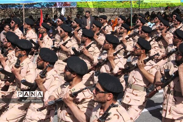 مراسم رژه ارتش جمهوری اسلامی ایران درخراسان جنوبی