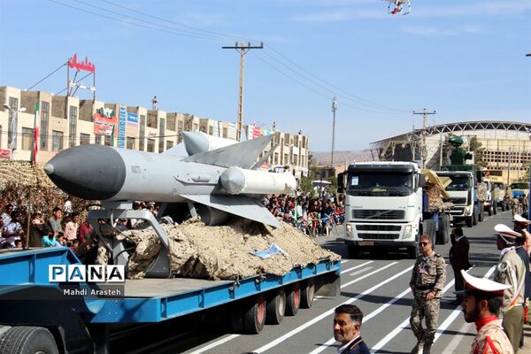 مراسم رژه ارتش جمهوری اسلامی ایران درخراسان جنوبی