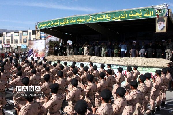 مراسم رژه ارتش جمهوری اسلامی ایران درخراسان جنوبی